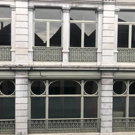 Artistically Designed Séjour chez l'habitant Tournai